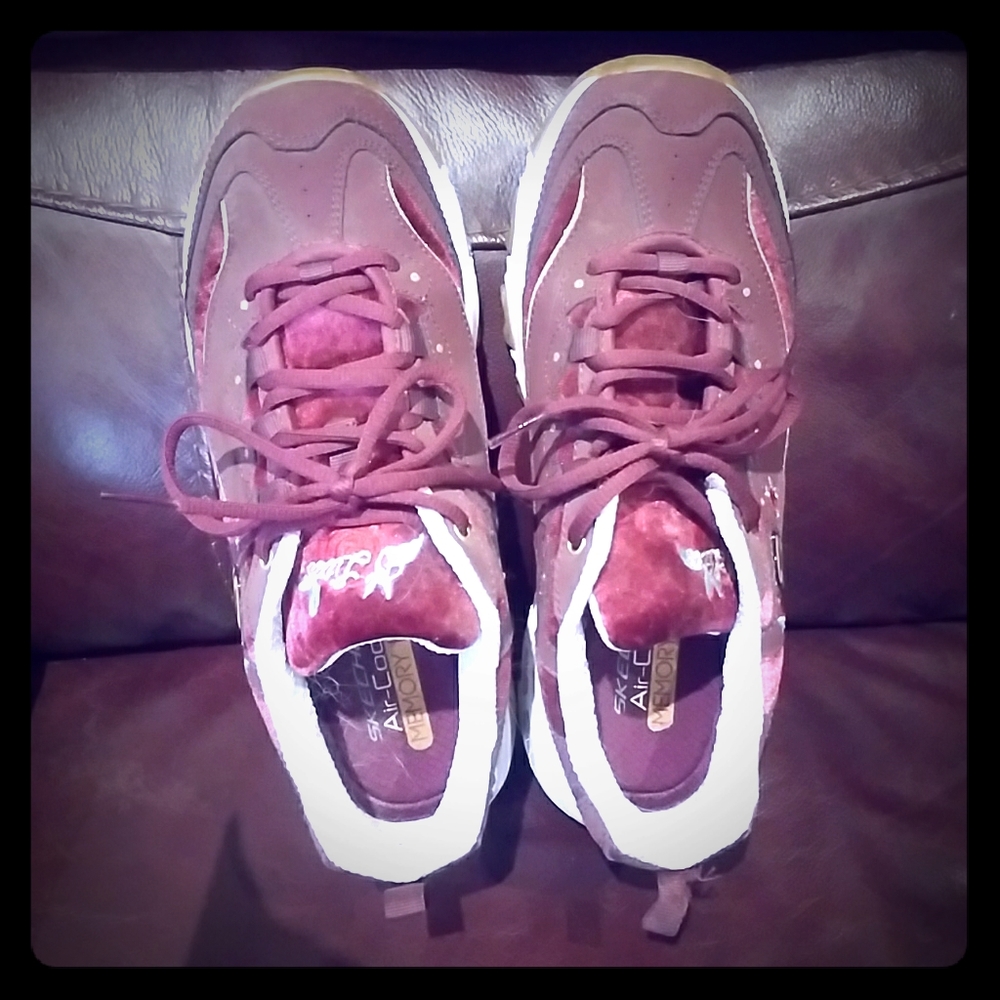 Skechers tennis shoes